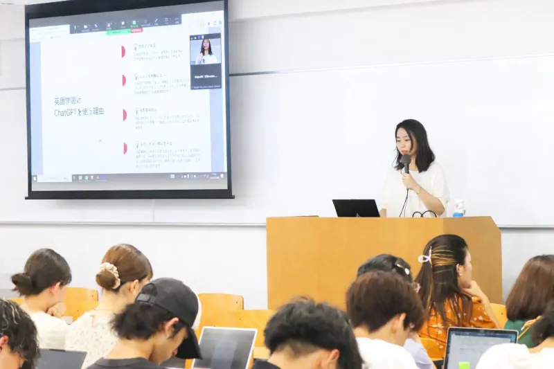 関西大学の教室でのプレゼンテーション